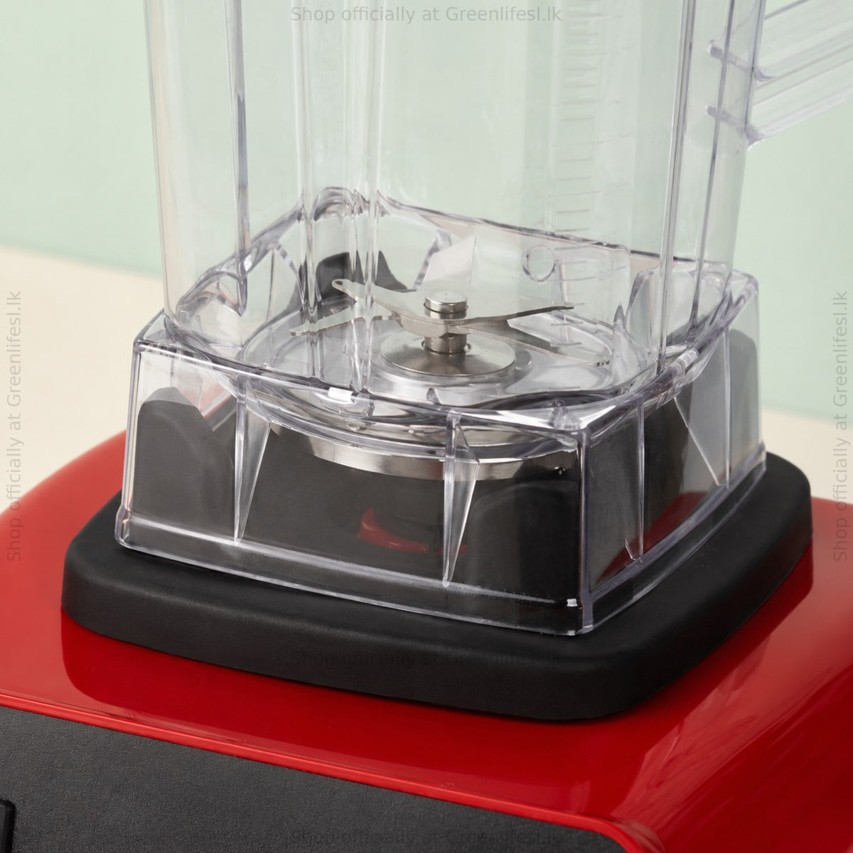Close-up of the Green Life electric juicer blender 300W jar base and blade on the motor base