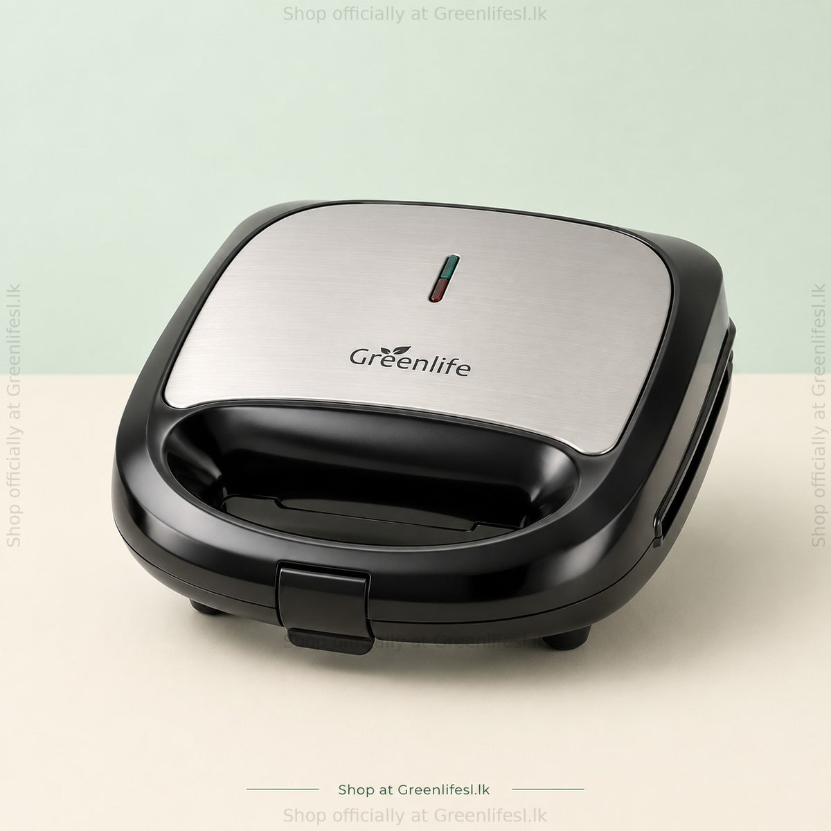 Greenlife 3-in-1 sandwich, waffle and grill maker 750W seen from a three-quarter angle