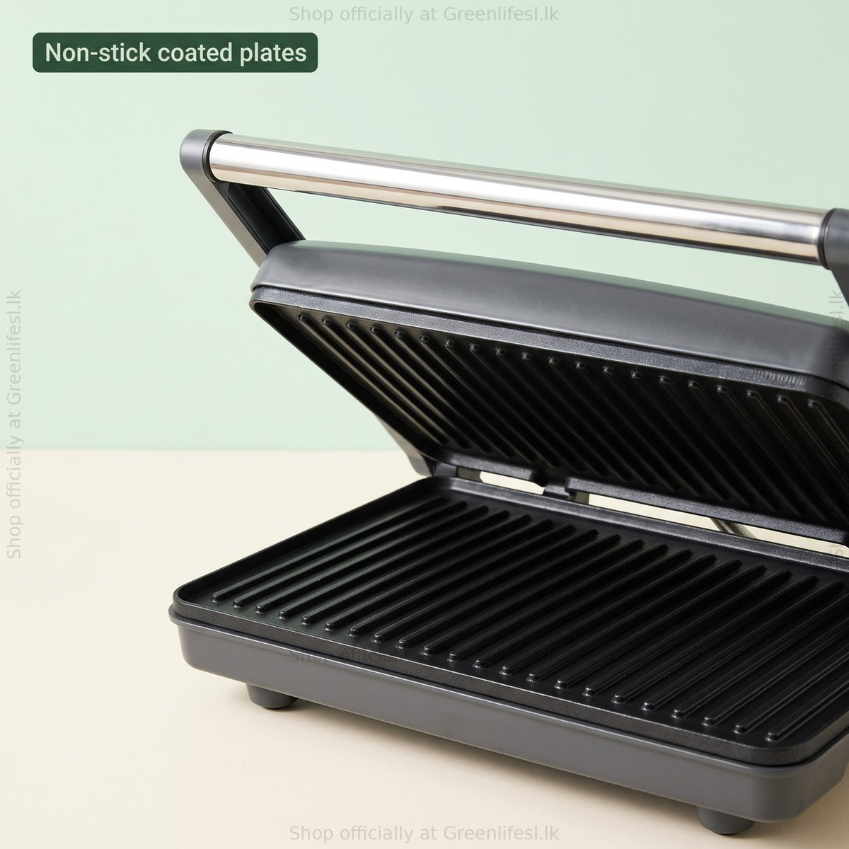 Greenlife 800W grill maker and sandwich griller non-stick coated grill plates close-up
